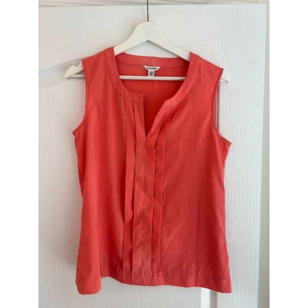 Calvin Klein Sleeveless Classic XS Blouse Top Peach Coral Pleated Split Neck